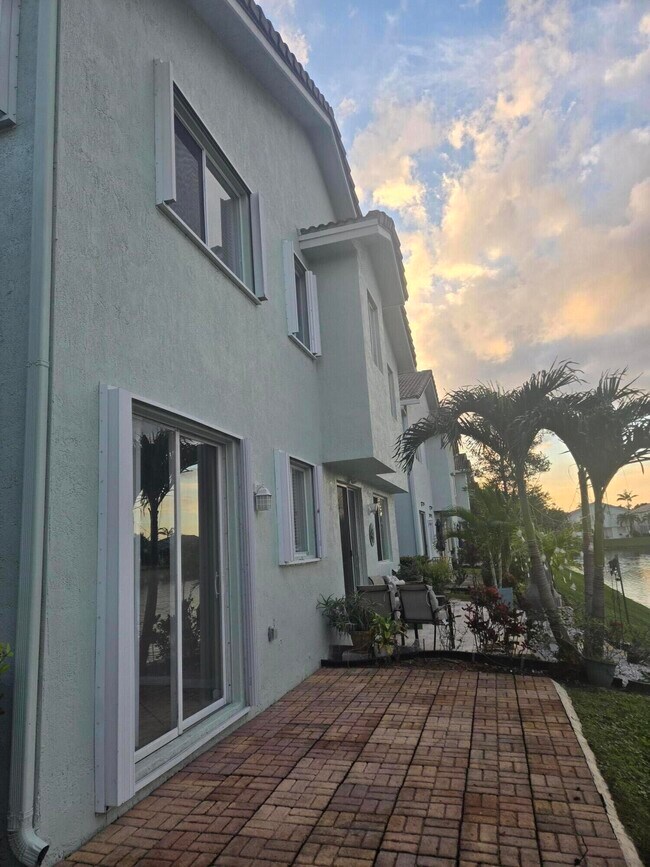 Building Photo - 3182 Laurel Ridge Cir