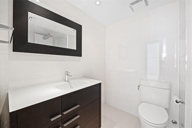 Building Photo - 3800 Galt Ocean Dr