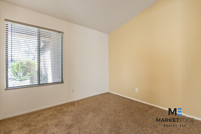 Building Photo - 3Bed/2Bath House at Litchfield Rd/Camelbac...
