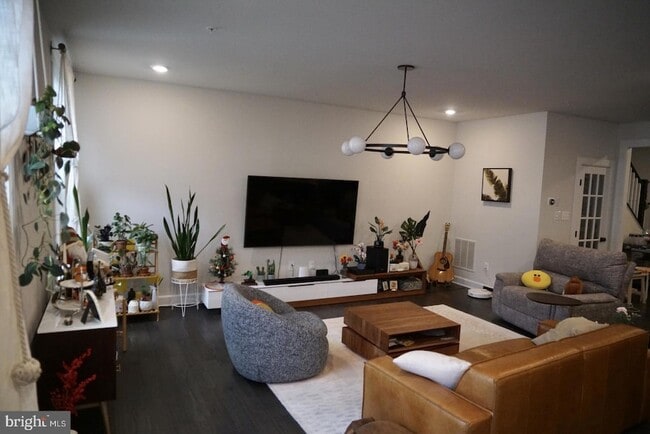 Building Photo - 730 Quarry Point Rd