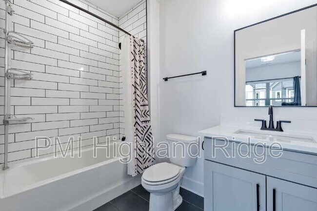 Building Photo - 700 N Dupont Ave