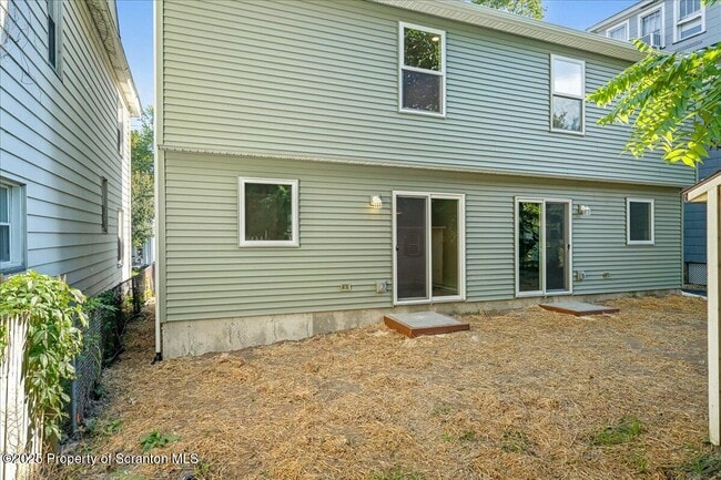 Building Photo - 820-822-822 Delaware St