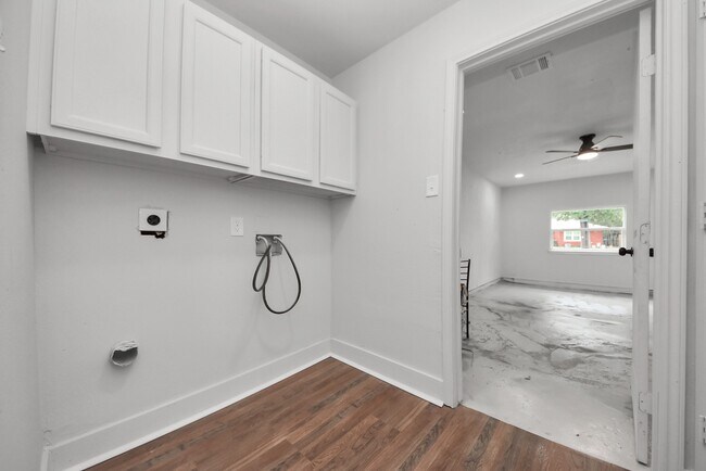 Building Photo - 608 Trinity
