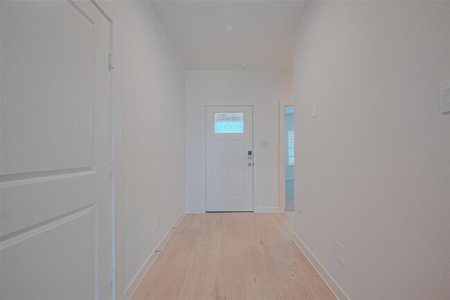 Building Photo - 31022 W Kington Wy