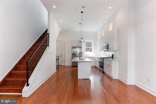 Building Photo - 146 W Wildey St