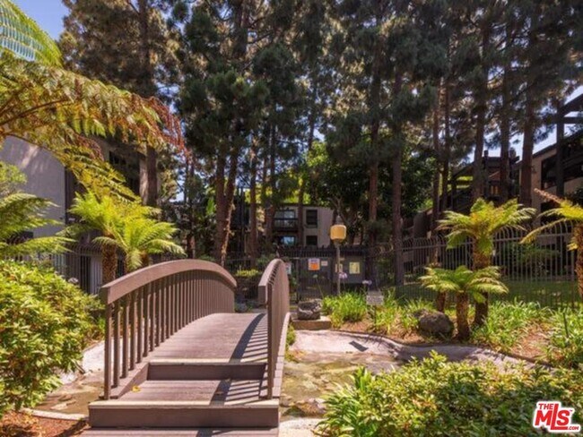 Building Photo - 7765 W 91st St