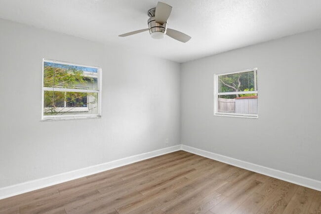 Building Photo - Home For Rent in St Petersburg!
