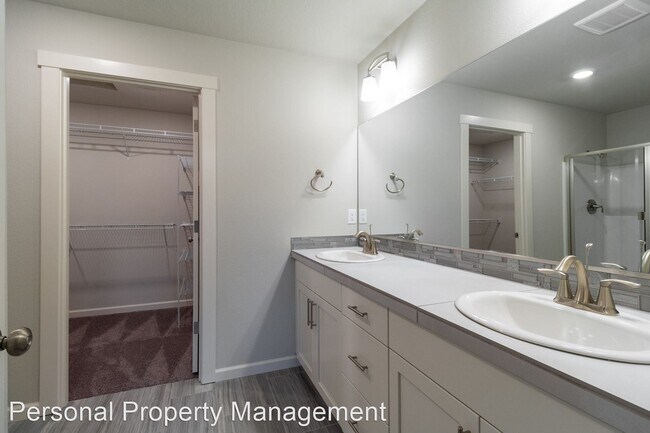 Building Photo - 3 br, 2.5 bath House - 4220 S Cloverhill Way