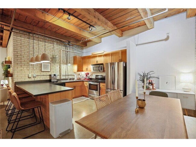 Building Photo - 127 5th St NE