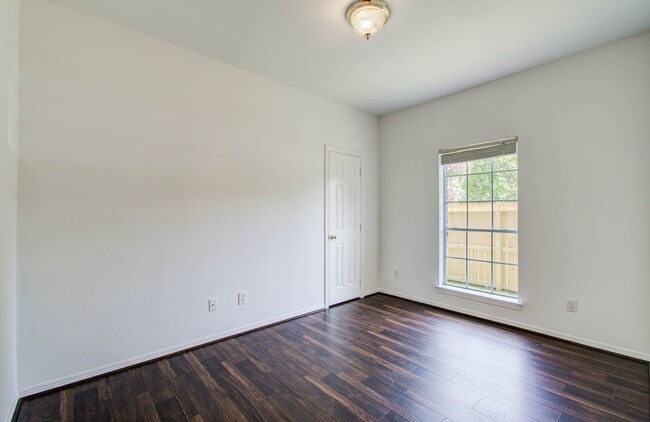 Building Photo - 2518 Trotter Dr