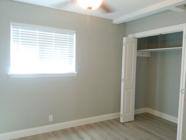 Building Photo - 6422 Beechwood Dr