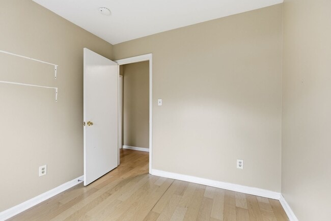 Building Photo - Lovely 3 BR/1.5 BA Townhome in Bowie!