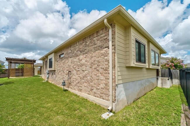 Building Photo - 2947 Brand Iron Dr