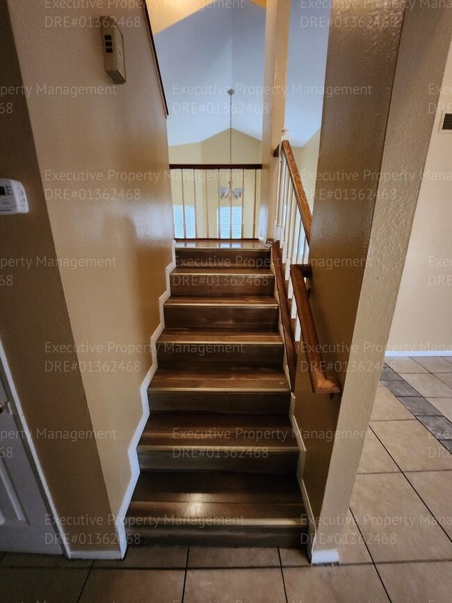 Building Photo - 3 bedrooms /2.5 bath two-story gem boasts ...