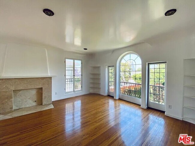 Building Photo - 942 S Mansfield Ave