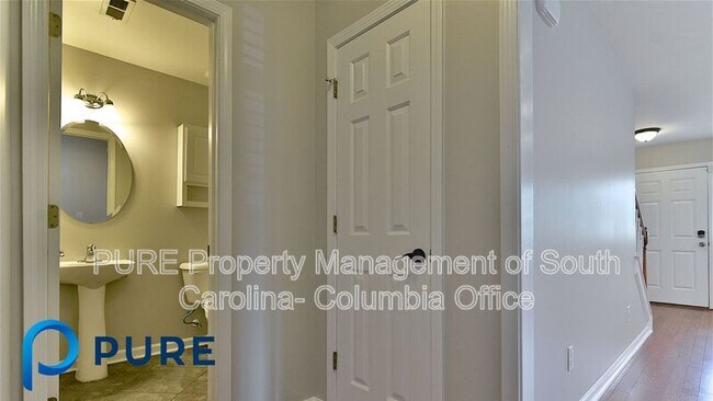 Building Photo - 229 Kenmore Park Dr