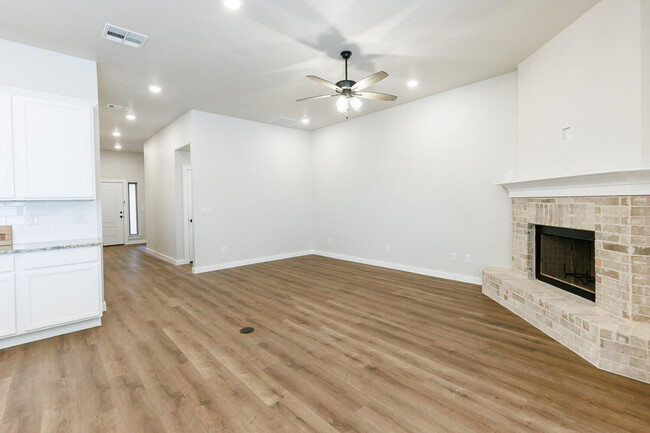 Building Photo - 10605 Beaufort Ave