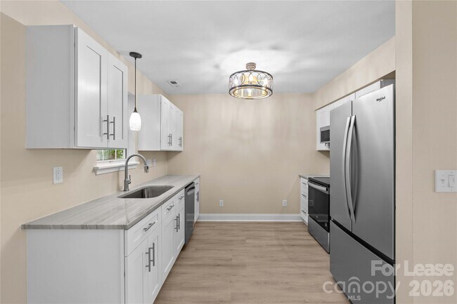 Building Photo - 697 Rebecca Jane Dr