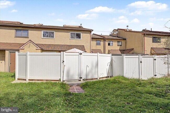 Building Photo - 2282 Suzann Dr