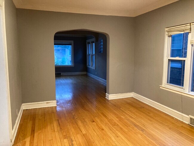 Building Photo - 1620 East Ave