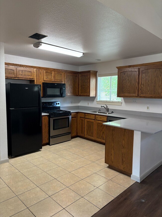 Building Photo - 1415 Owens St