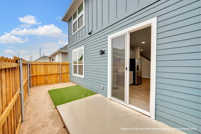 Building Photo - 10103 Danielson Grv Dr