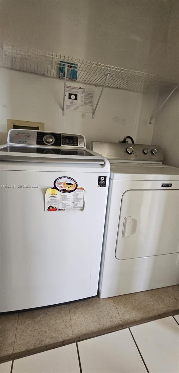 Building Photo - 613 SW Sandbar Terrace