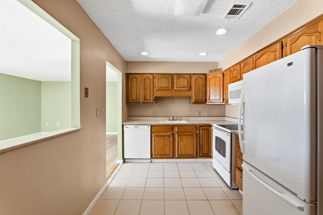 Building Photo - 1006 Paradise Rd