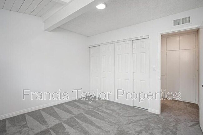 Building Photo - 912 Knoll Vista Dr