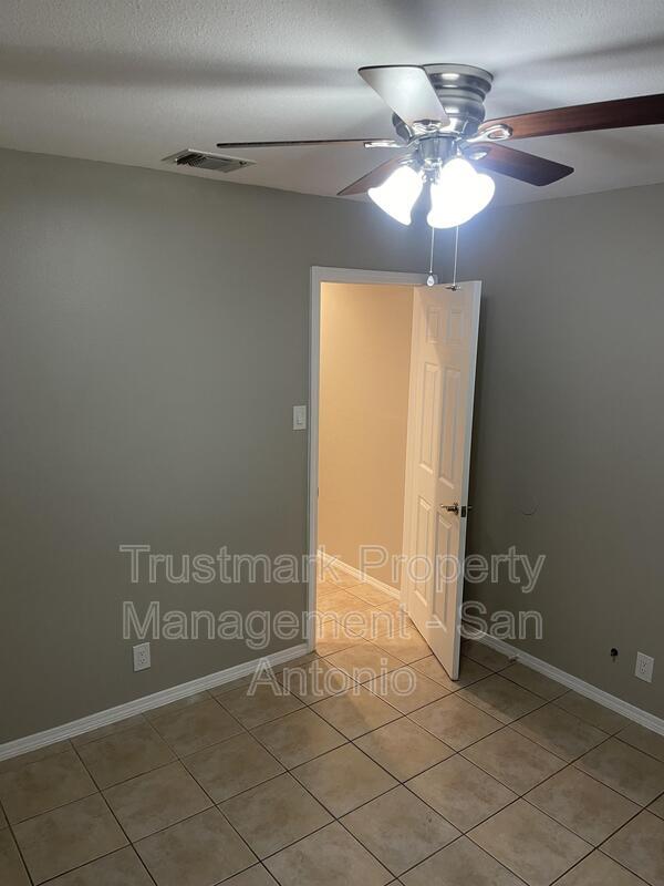 Building Photo - 8335 Bent Meadow Dr