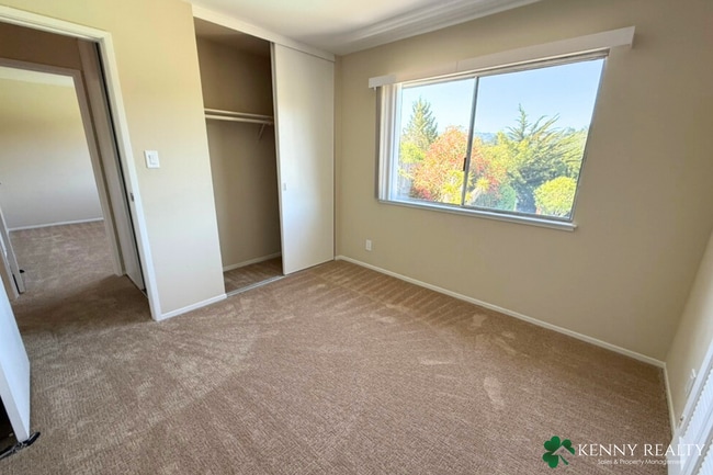Building Photo - Large Updated 5 Bedroom Home in San Mateo ...