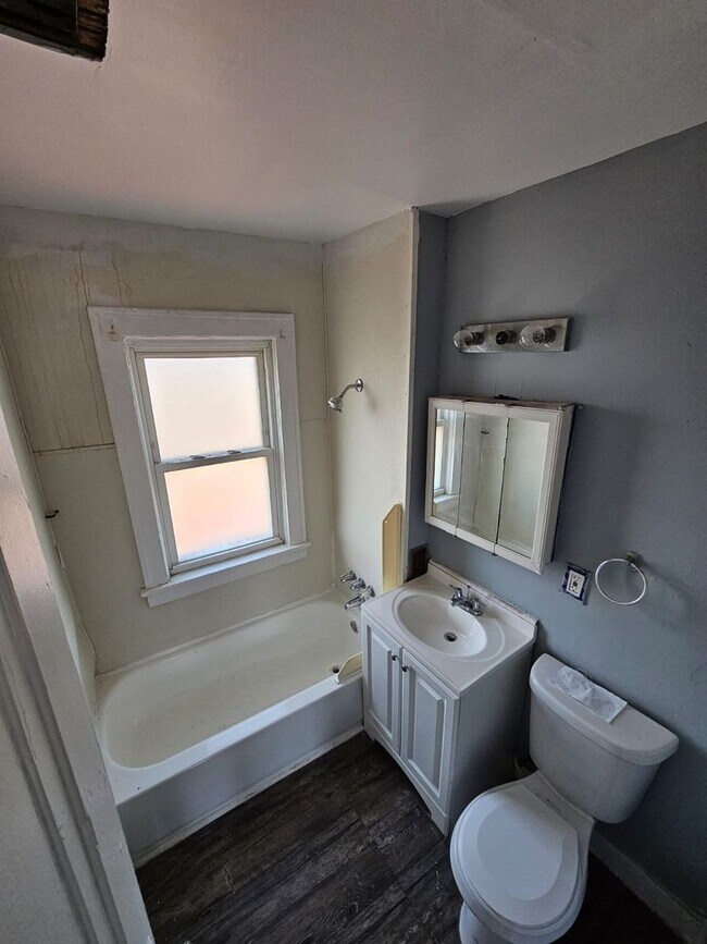 Building Photo - 3685 E 143rd St