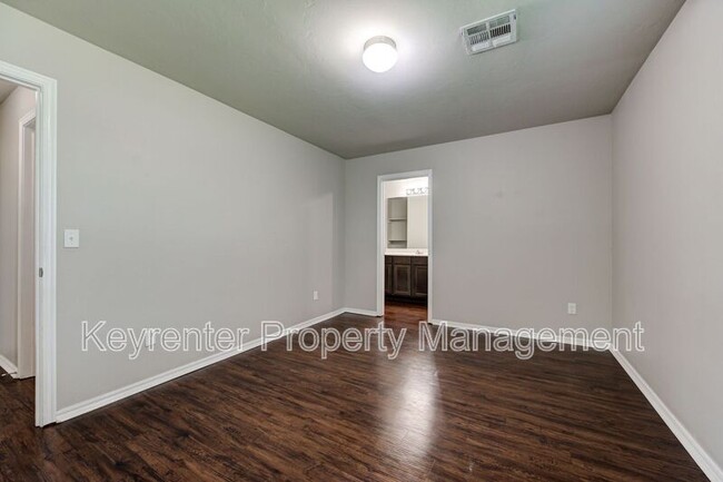 Building Photo - 3533 SE 94th St