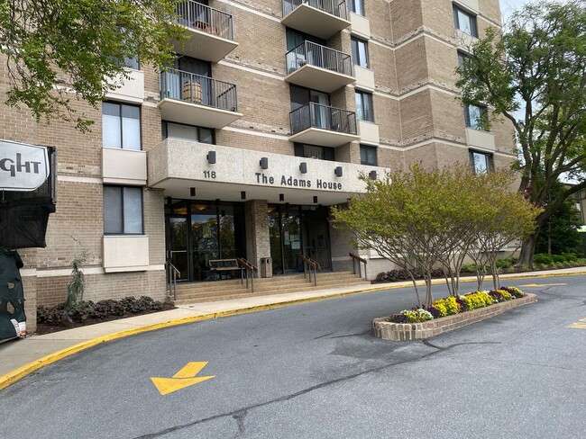 Primary Photo - Lovely Studio Condo Unit in Rockville!