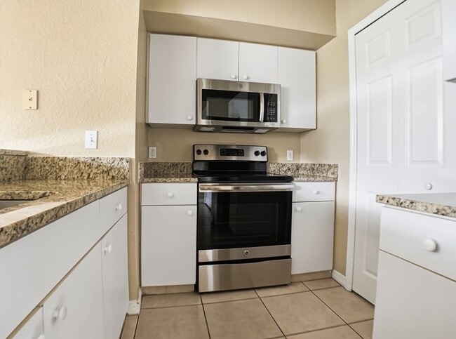 Building Photo - 2/2 Upgraded Spacious Condo in Park Central, Millenia area