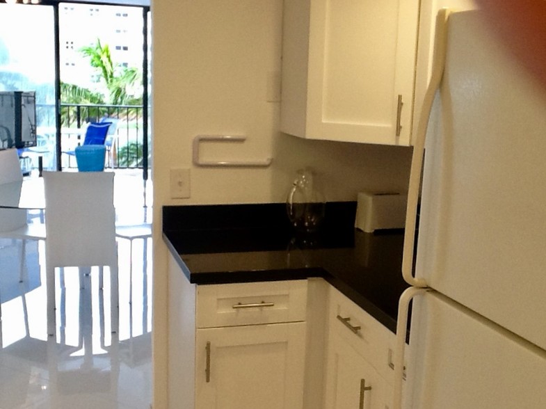 Building Photo - 2101 S Ocean Dr