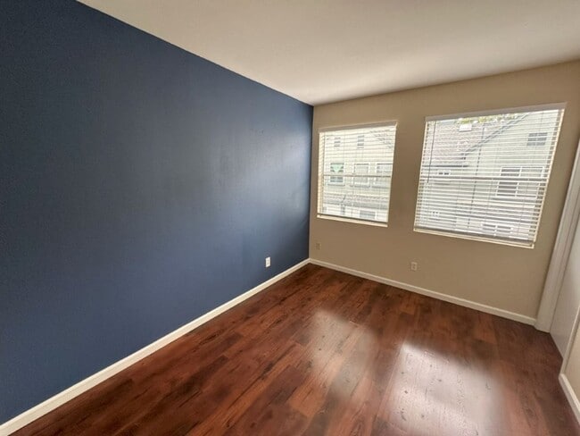 Building Photo - Nor Cal Realty Inc, 3 bedroom 3 bath townh...