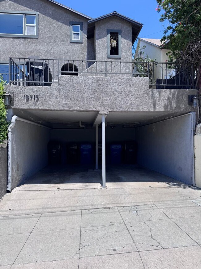 Building Photo - 13713 Franklin St