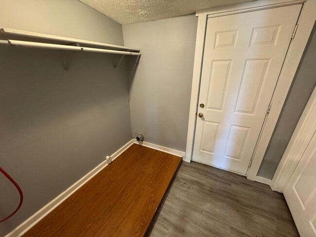 Building Photo - Fountain Sqaure 2 Bedroom 1 Bath with a bonus room/office.