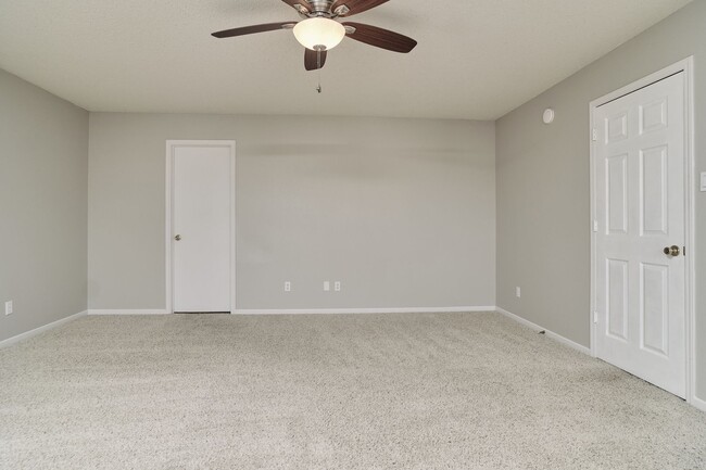 Building Photo - 3 BD/2.5 BA in Fishers!