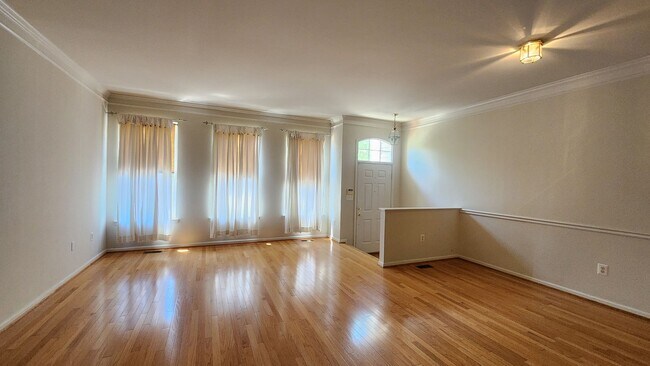 Building Photo - Townhome in Island Creek Subdivision