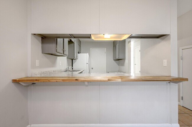 Building Photo - 152 Scottwood Dr SE