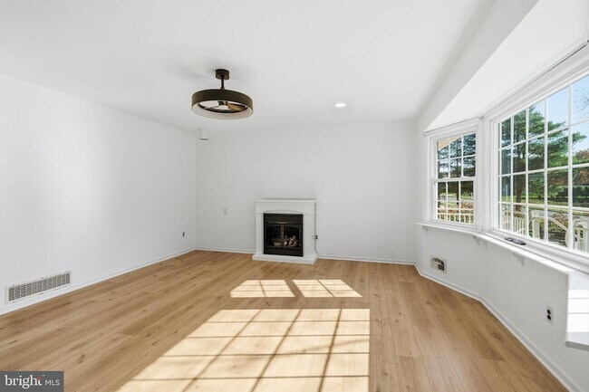 Building Photo - 218 Holly Ave