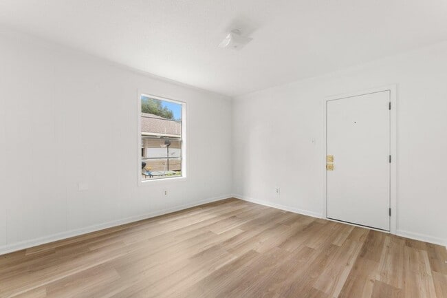 Building Photo - 610 Mcnabb St