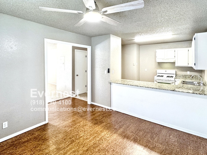 Building Photo - 8126 E 65th Pl