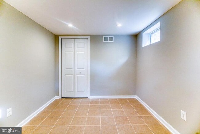 Building Photo - 9707 E Light Dr