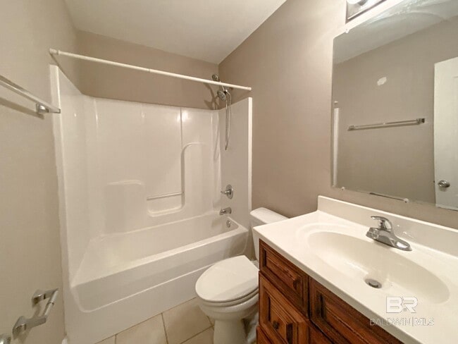 Building Photo - 116 S Elm St