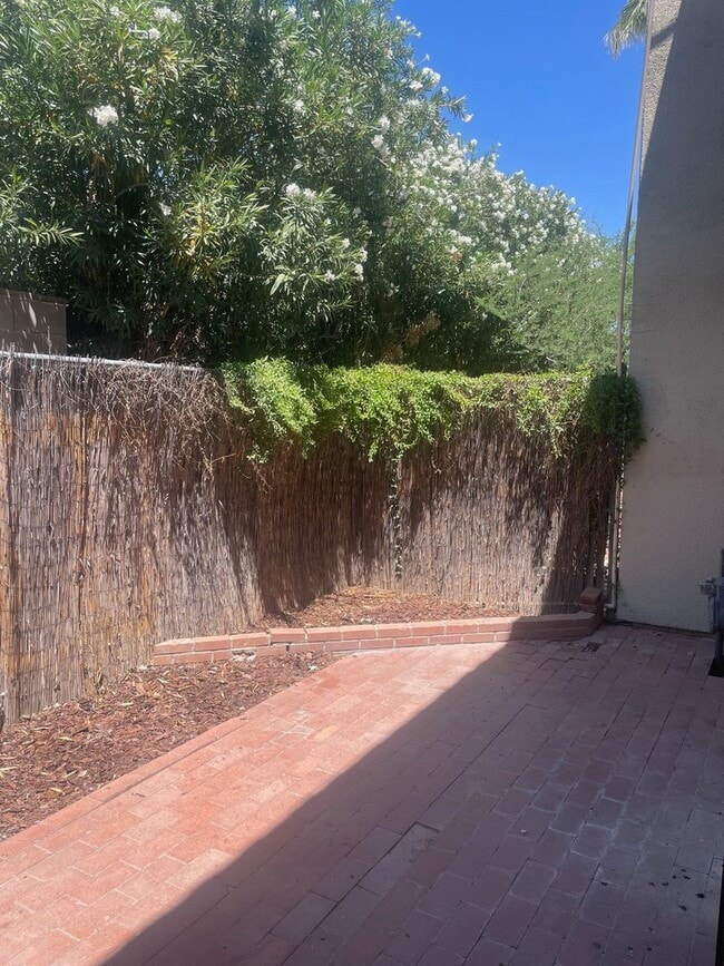 Building Photo - 3 Bed 2.5 Bath Pet-Friendly Retreat by The...