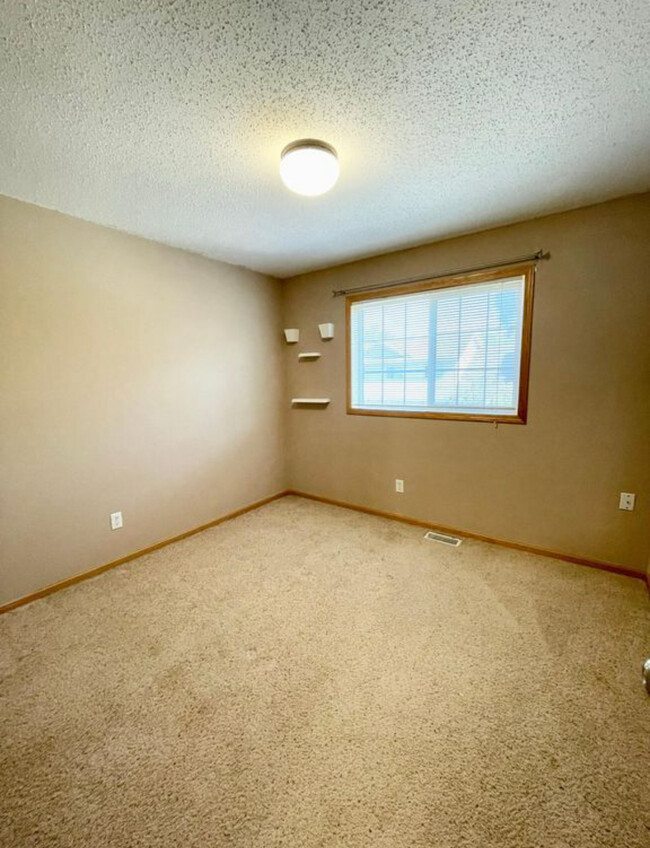 Bedroom 2 - 10172 Stutz Ct NE