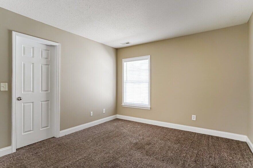 Building Photo - 124 Sleeper Car Ln